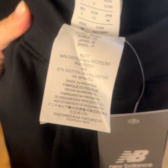 New Balance Core Fleece Sweatpants Womens Black SZ Small NWT - Picture 3 of 4